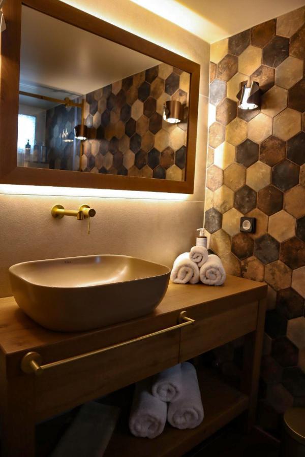 Thiseas Luxury Apartment เอเธนส์ ภายนอก รูปภาพ
